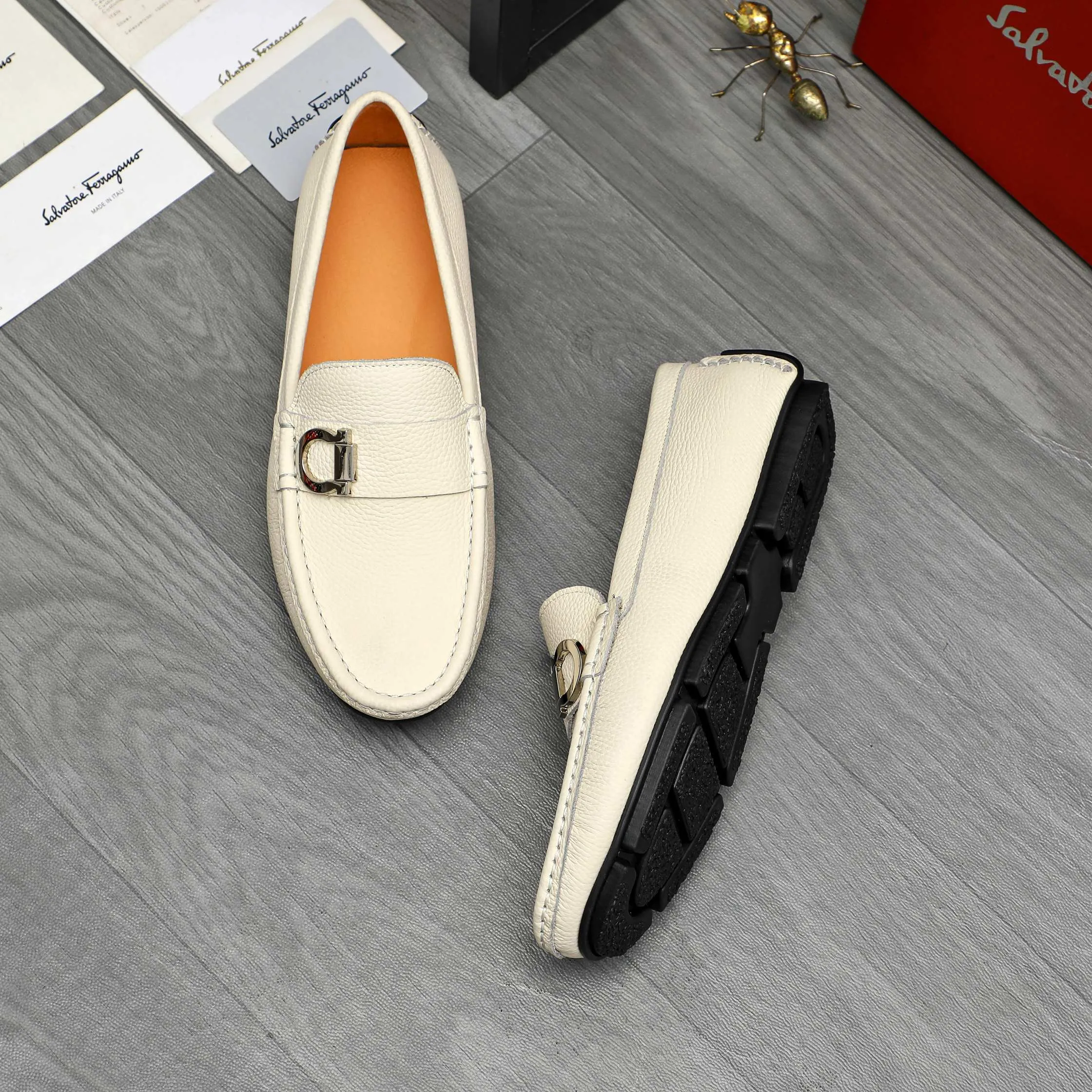 Men's shoes 💰380 Product trademark: Ferragamo "Ferragamo" casual slip-on shoes Regular size: 38-45 (45 is custom-made and non-returnable) Product materials: Selected high-quality pebbled cowhide upper, pigskin lining, rubber outsole